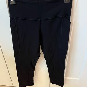 Lululemon size 4 black crop leggings